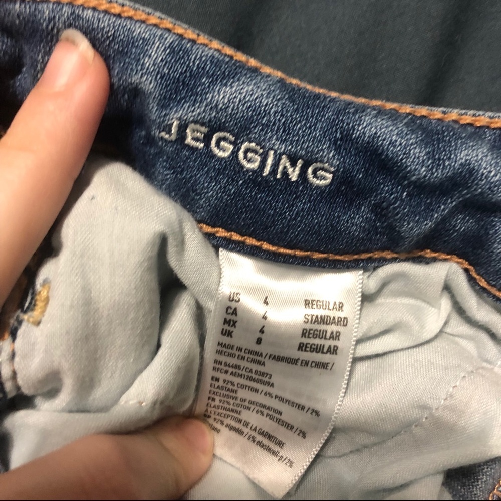 American Eagle Ripped Jeans - Picture 4 of 5